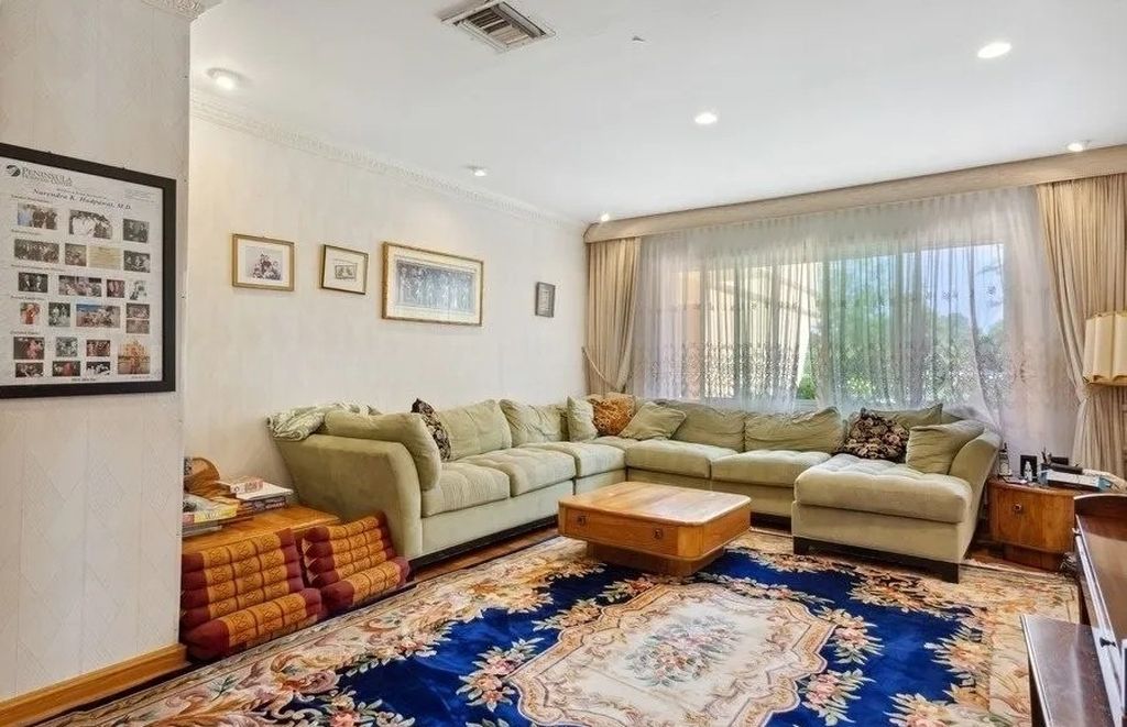 Live in Splendor: Exceptional Mansion for Sale in Hewlett Bay Park, NY at $3.65M - Your Gateway to Luxurious Living