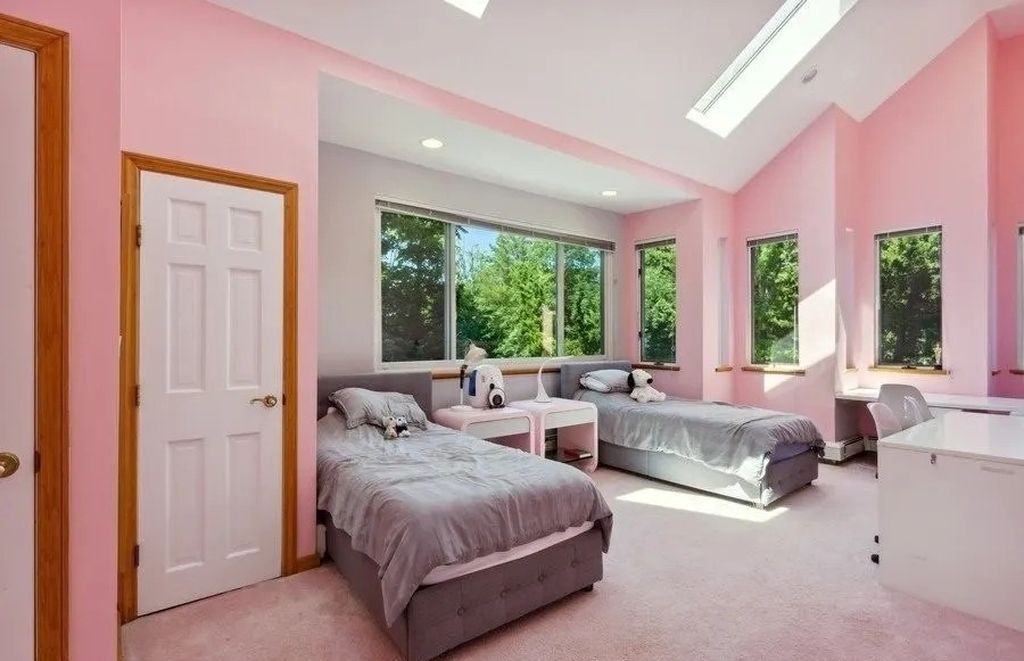 Live in Splendor: Exceptional Mansion for Sale in Hewlett Bay Park, NY at $3.65M - Your Gateway to Luxurious Living
