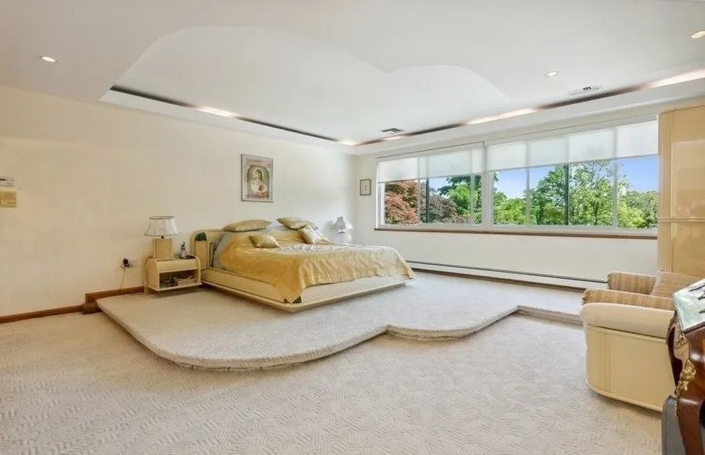Live in Splendor: Exceptional Mansion for Sale in Hewlett Bay Park, NY at $3.65M - Your Gateway to Luxurious Living