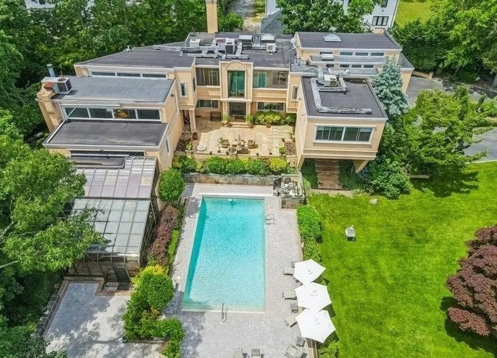 Live in Splendor: Exceptional Mansion for Sale in Hewlett Bay Park, NY at $3.65M - Your Gateway to Luxurious Living
