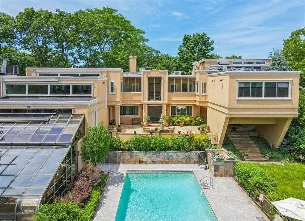 Live in Splendor: Exceptional Mansion for Sale in Hewlett Bay Park, NY at $3.65M - Your Gateway to Luxurious Living