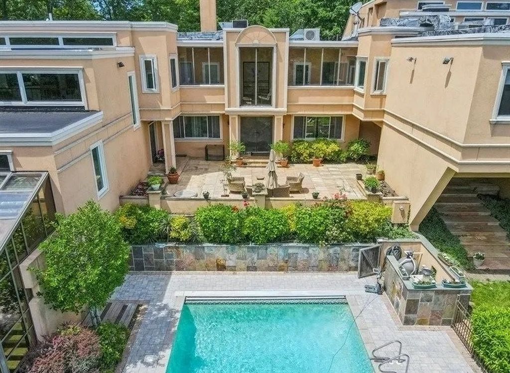 Live in Splendor: Exceptional Mansion for Sale in Hewlett Bay Park, NY at $3.65M - Your Gateway to Luxurious Living