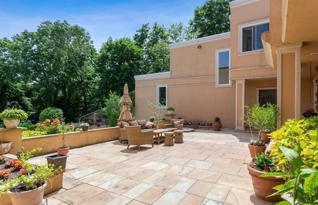 Live in Splendor: Exceptional Mansion for Sale in Hewlett Bay Park, NY at $3.65M - Your Gateway to Luxurious Living
