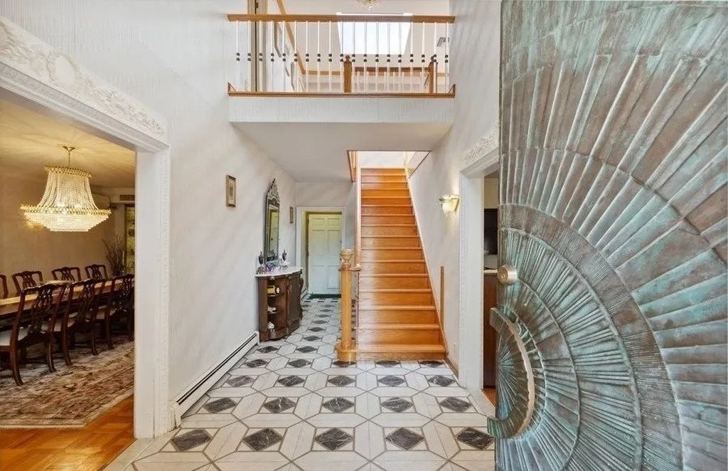 Live in Splendor: Exceptional Mansion for Sale in Hewlett Bay Park, NY at $3.65M - Your Gateway to Luxurious Living