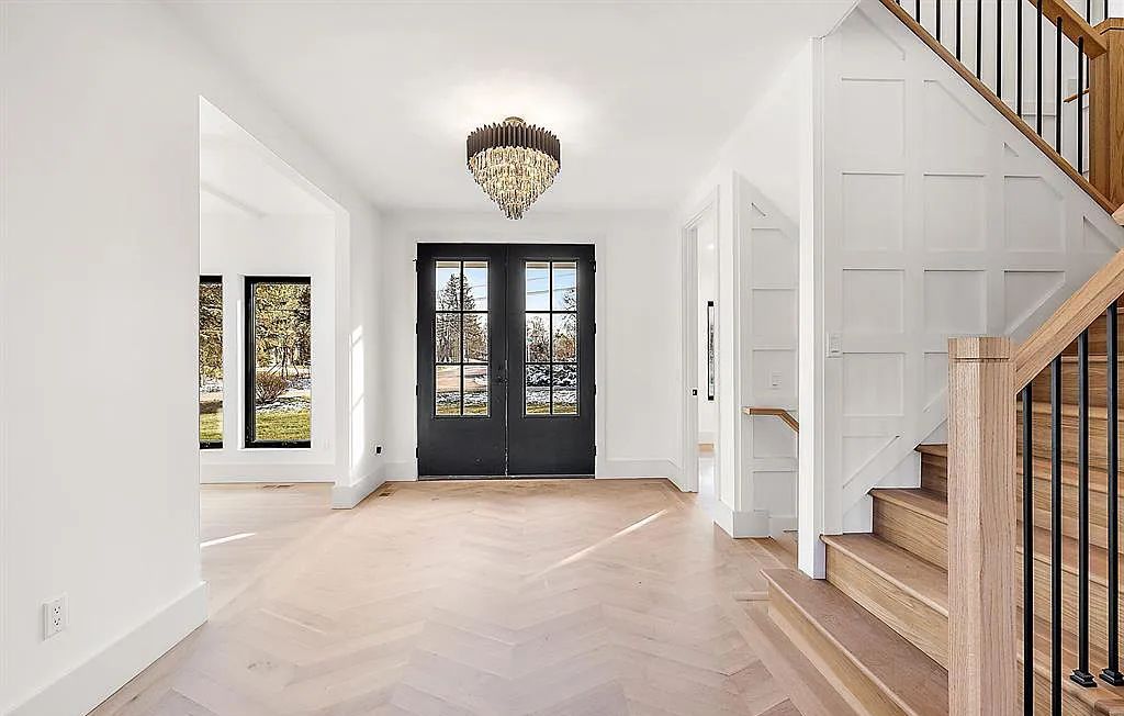 Live in Style: Beautifully Designed Waterfront Home in Bloomfield Hills, MI on Market for $2,350,000