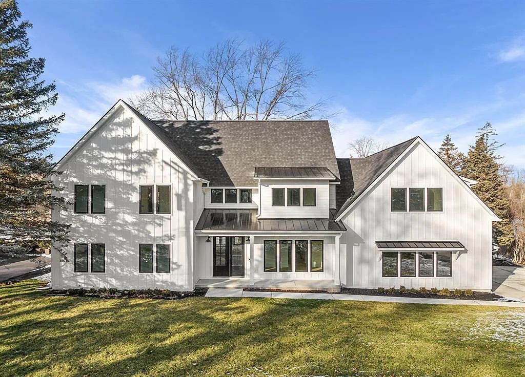 Live in Style: Beautifully Designed Waterfront Home in Bloomfield Hills, MI on Market for $2,350,000