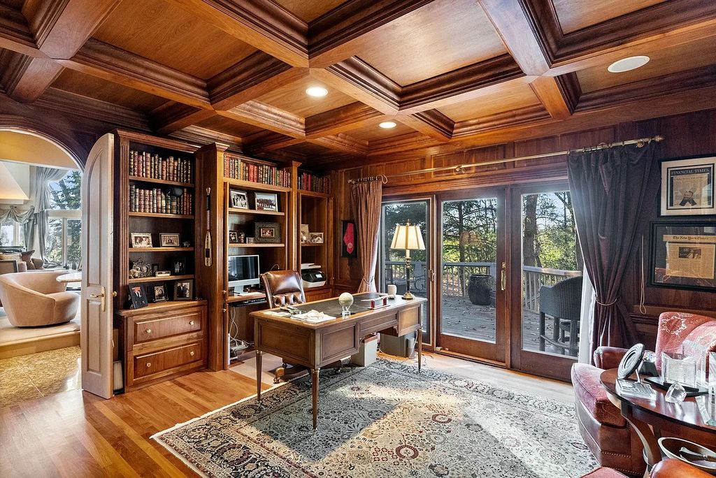 Magnificent 3.579M Residence in North Barrington IL Offers Enchanting Entertainment Spaces and a Peaceful Sanctuary for Relaxation 10 1