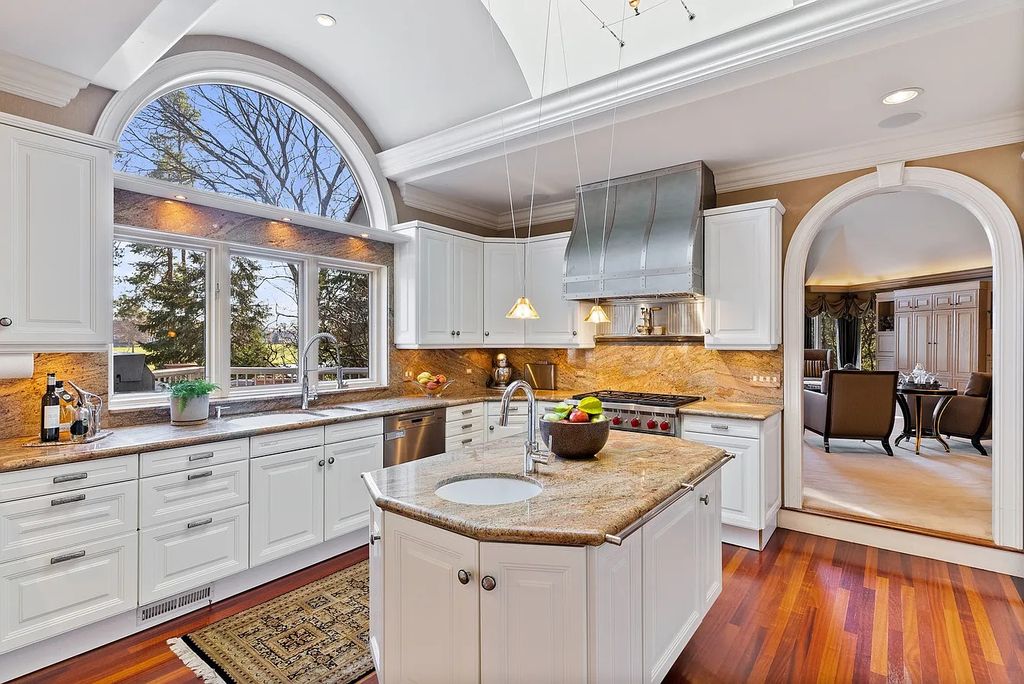 Magnificent 3.579M Residence in North Barrington IL Offers Enchanting Entertainment Spaces and a Peaceful Sanctuary for Relaxation 11 1