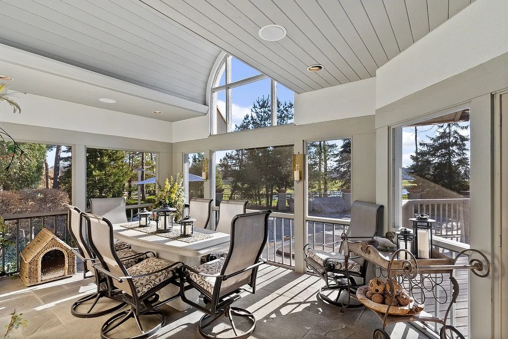 Magnificent 3.579M Residence in North Barrington IL Offers Enchanting Entertainment Spaces and a Peaceful Sanctuary for Relaxation 14 1