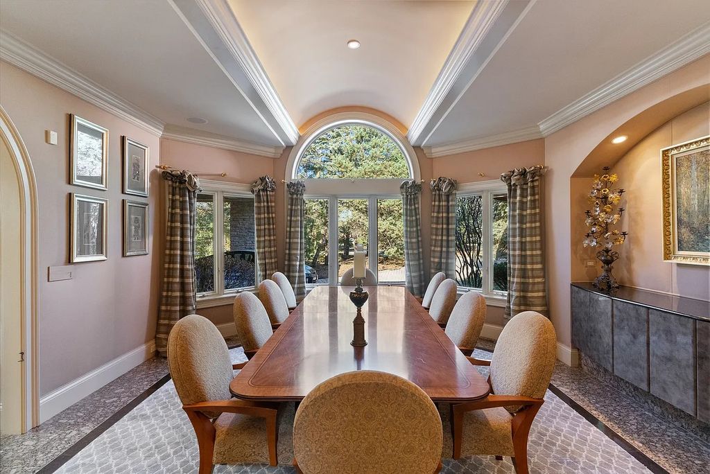 Magnificent 3.579M Residence in North Barrington IL Offers Enchanting Entertainment Spaces and a Peaceful Sanctuary for Relaxation 15 1
