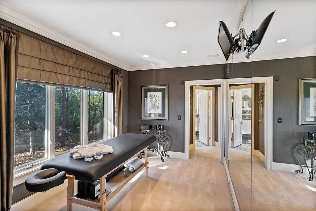 Magnificent $3.579M Residence in North Barrington, IL Offers Enchanting Entertainment Spaces and a Peaceful Sanctuary for Relaxation
