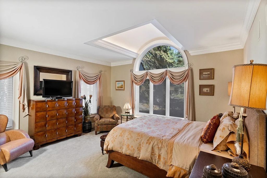 Magnificent $3.579M Residence in North Barrington, IL Offers Enchanting Entertainment Spaces and a Peaceful Sanctuary for Relaxation