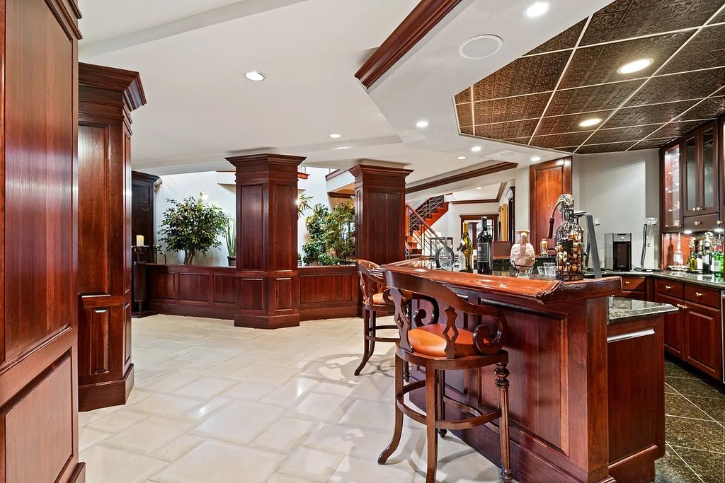 Magnificent 3.579M Residence in North Barrington IL Offers Enchanting Entertainment Spaces and a Peaceful Sanctuary for Relaxation 27 1