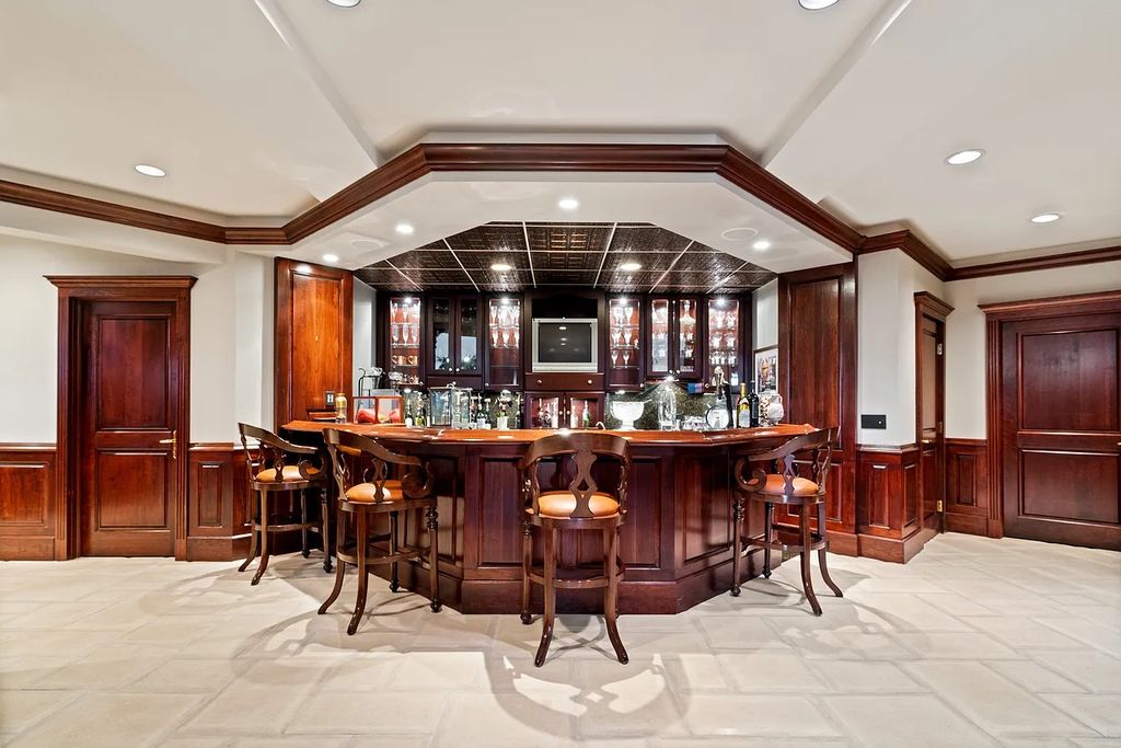 Magnificent $3.579M Residence in North Barrington, IL Offers Enchanting Entertainment Spaces and a Peaceful Sanctuary for Relaxation