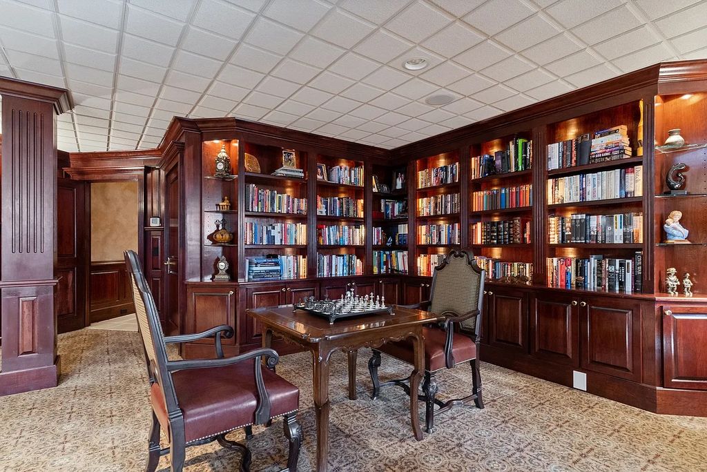 Magnificent 3.579M Residence in North Barrington IL Offers Enchanting Entertainment Spaces and a Peaceful Sanctuary for Relaxation 33 1