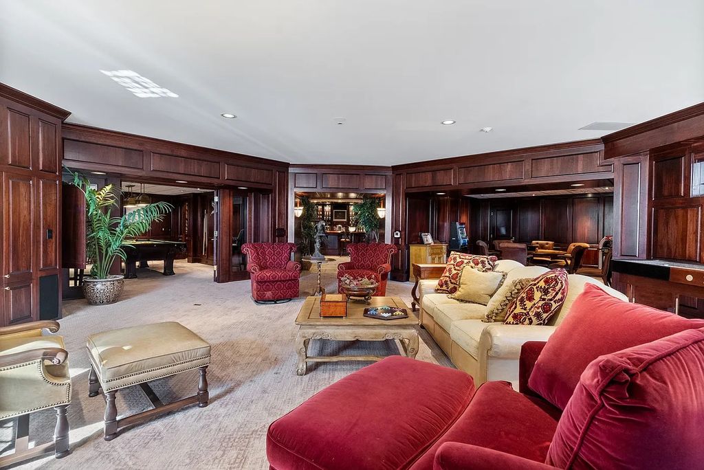 Magnificent 3.579M Residence in North Barrington IL Offers Enchanting Entertainment Spaces and a Peaceful Sanctuary for Relaxation 36 1