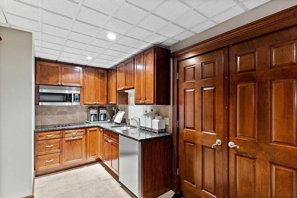 Magnificent $3.579M Residence in North Barrington, IL Offers Enchanting Entertainment Spaces and a Peaceful Sanctuary for Relaxation