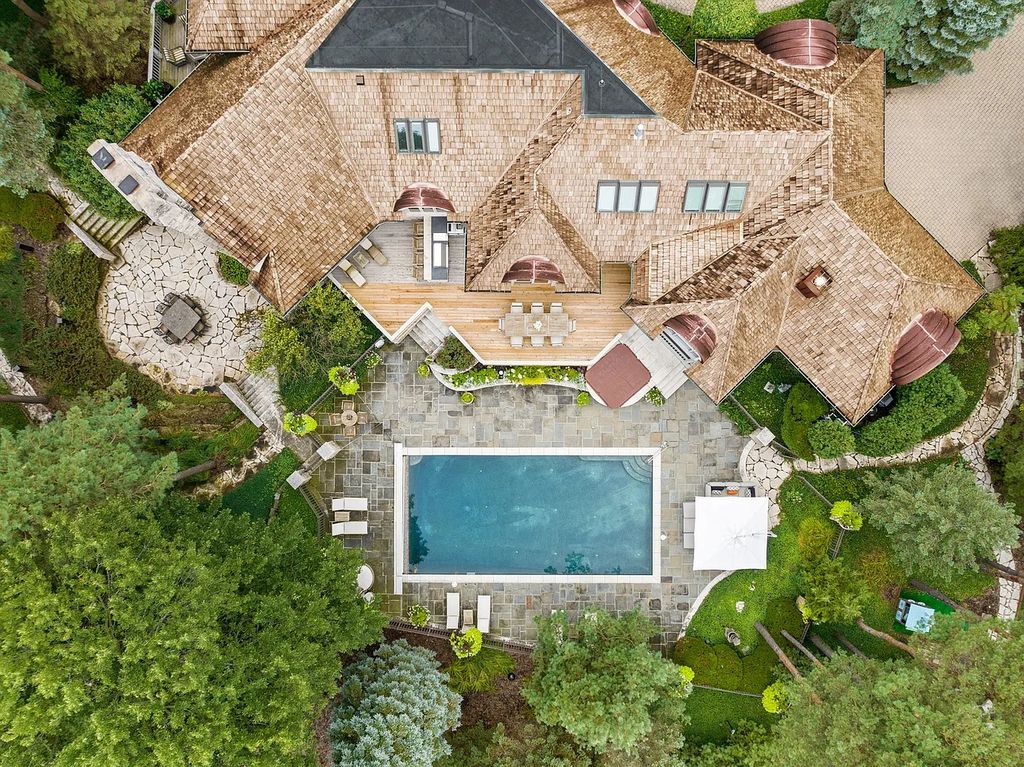 Magnificent $3.579M Residence in North Barrington, IL Offers Enchanting Entertainment Spaces and a Peaceful Sanctuary for Relaxation