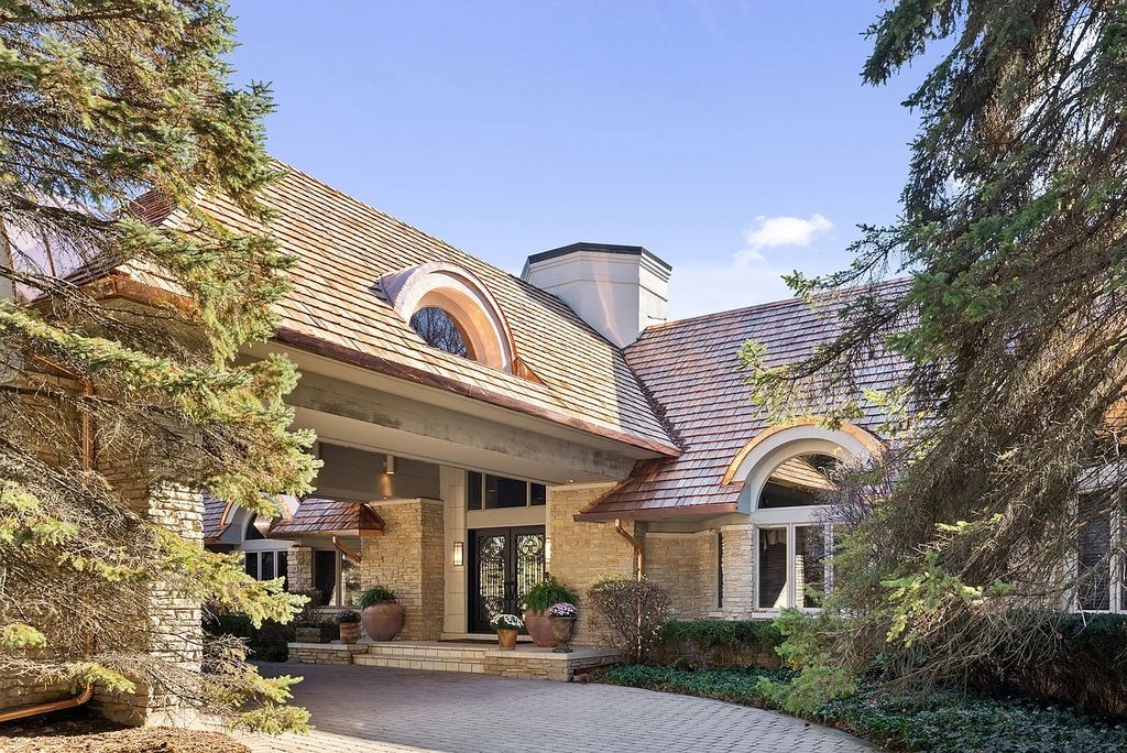 Magnificent 3.579M Residence in North Barrington IL Offers Enchanting Entertainment Spaces and a Peaceful Sanctuary for Relaxation 4 1
