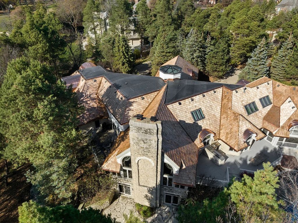 Magnificent 3.579M Residence in North Barrington IL Offers Enchanting Entertainment Spaces and a Peaceful Sanctuary for Relaxation 44 1