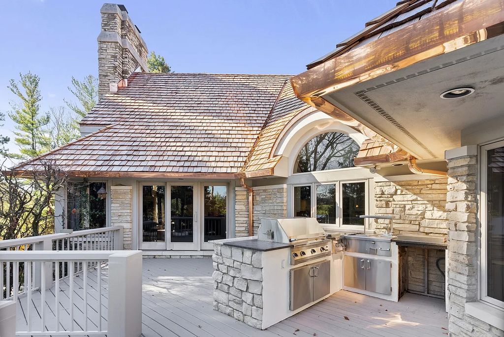 Magnificent 3.579M Residence in North Barrington IL Offers Enchanting Entertainment Spaces and a Peaceful Sanctuary for Relaxation 47 1