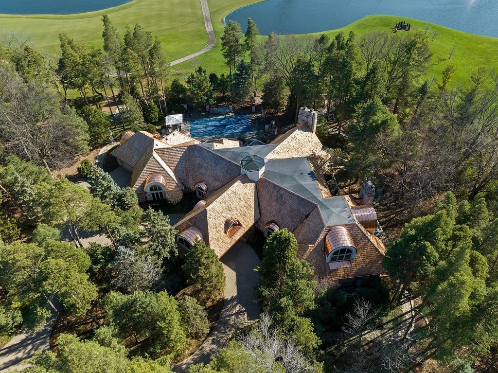 Magnificent $3.579M Residence in North Barrington, IL Offers Enchanting Entertainment Spaces and a Peaceful Sanctuary for Relaxation