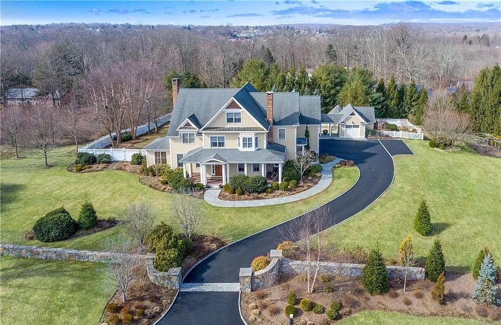 Magnificent Colonial-Style Residence in Ridgefield, CT with a Resort-Like Ambience for Sale at $2.895M