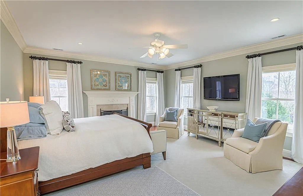 Magnificent Colonial-Style Residence in Ridgefield, CT with a Resort-Like Ambience for Sale at $2.895M
