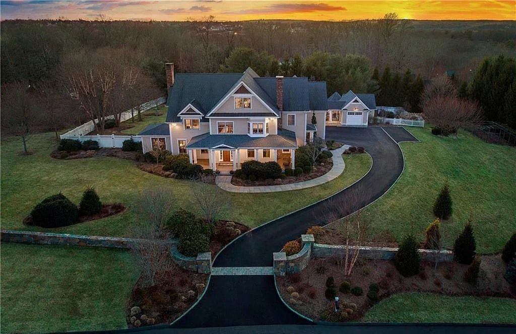 Magnificent Colonial-Style Residence in Ridgefield, CT with a Resort-Like Ambience for Sale at $2.895M