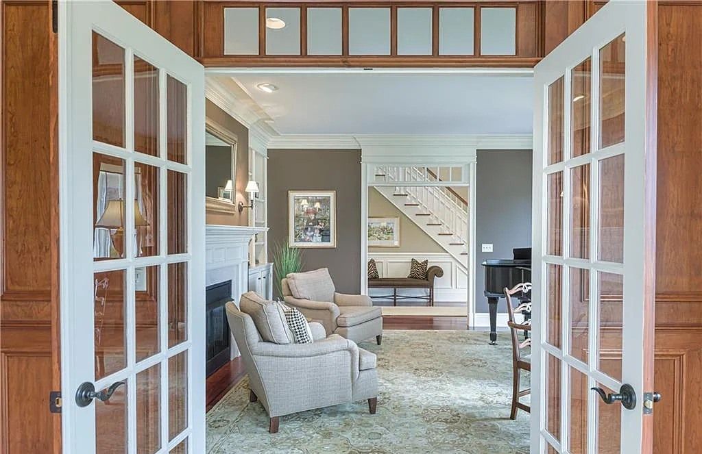 Magnificent Colonial-Style Residence in Ridgefield, CT with a Resort-Like Ambience for Sale at $2.895M