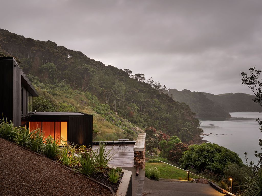 Mahuika House with spaces extend over the pool below by Daniel Marshall