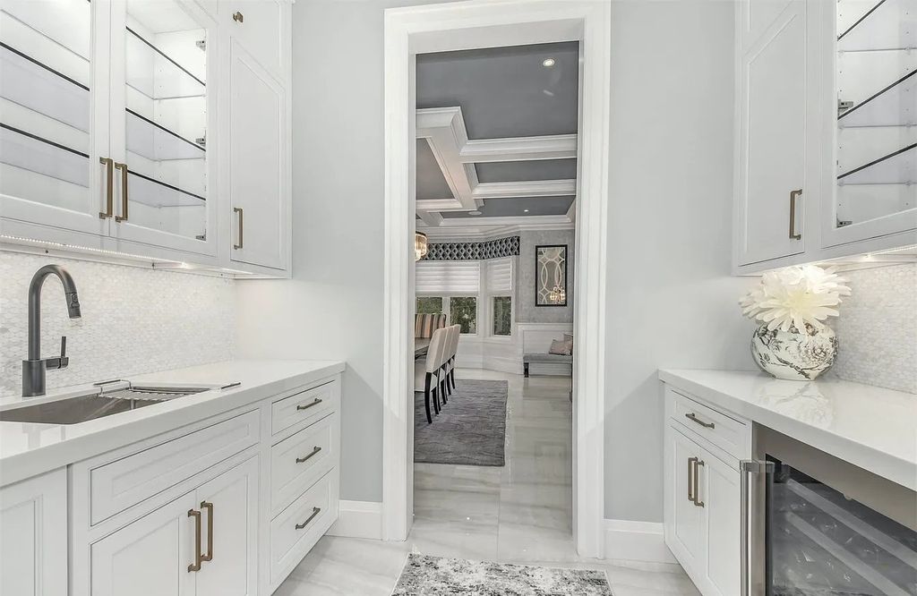 Mannetto Hill Manor! Magnificent Luxury Estate   in Huntington, NY for Sale at $5.971M, Overflowing with Elegant Amenities