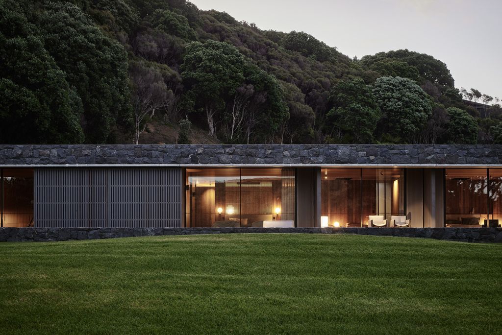 Omata Beach House offers breathtaking ocean views by Herbst Architects