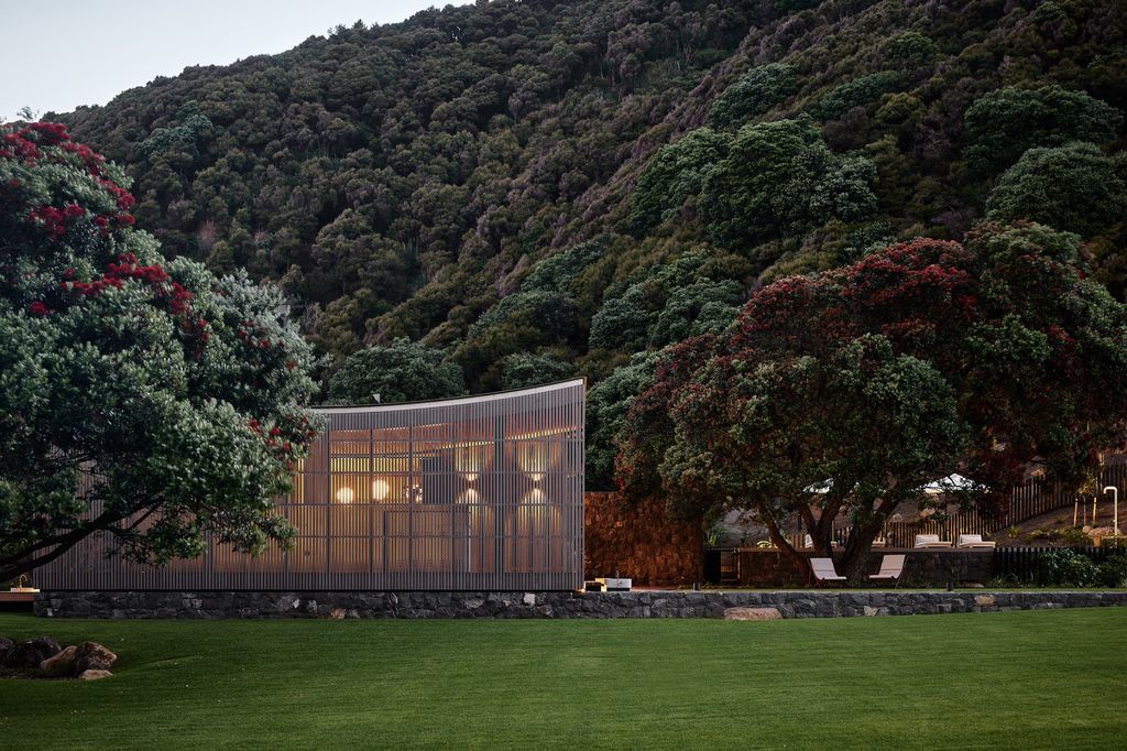 Omata Beach House offers breathtaking ocean views by Herbst Architects