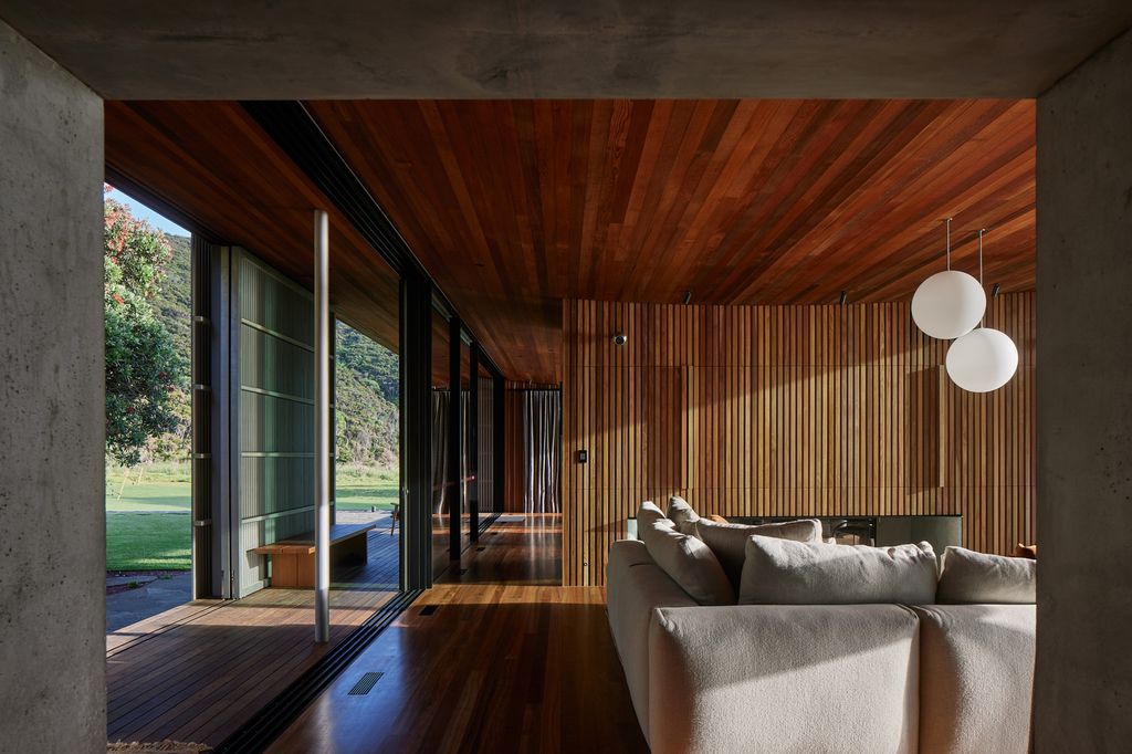 Omata Beach House offers breathtaking ocean views by Herbst Architects 17
