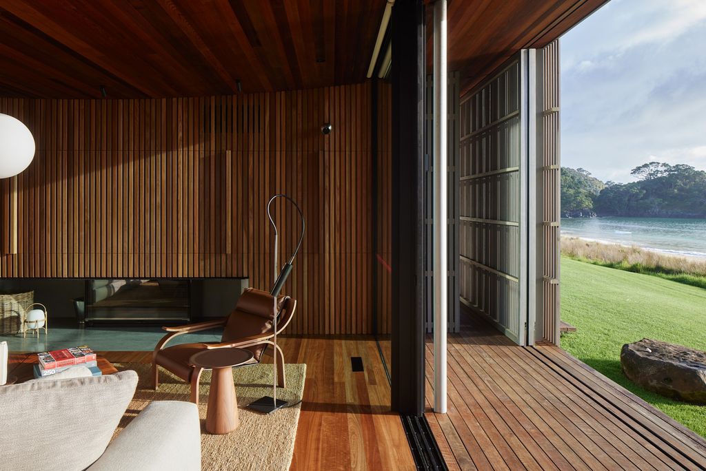 Omata Beach House offers breathtaking ocean views by Herbst Architects 18