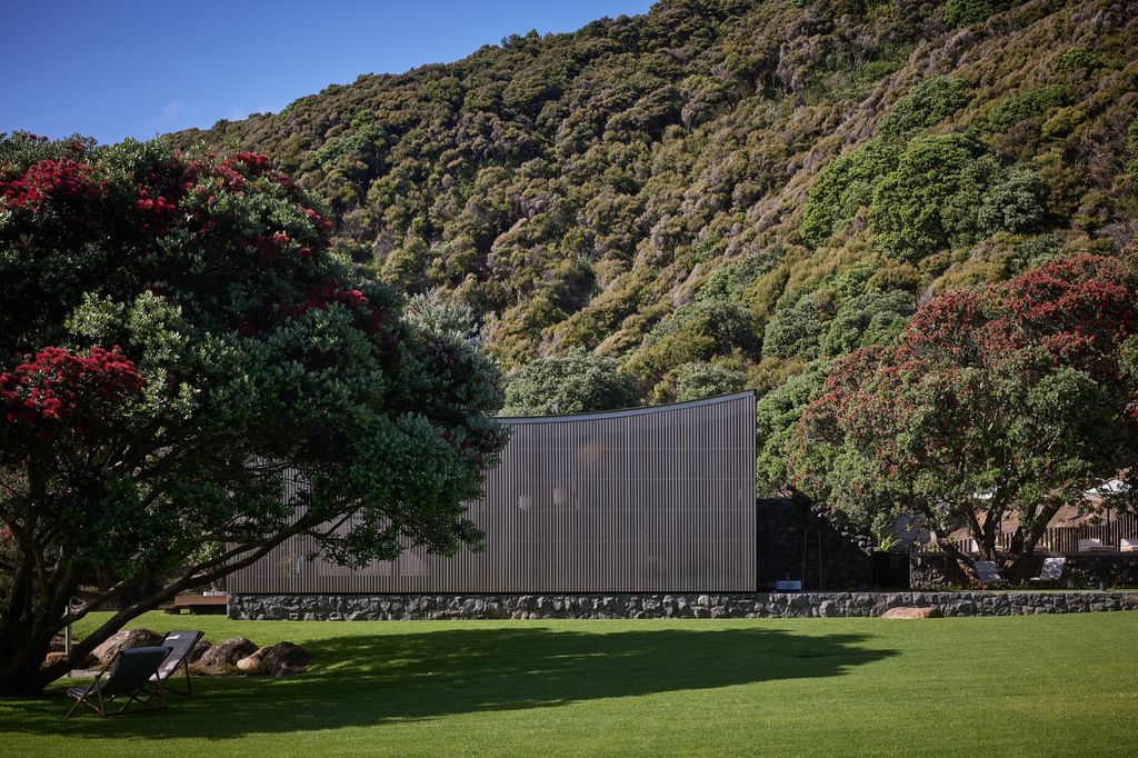 Omata Beach House offers breathtaking ocean views by Herbst Architects