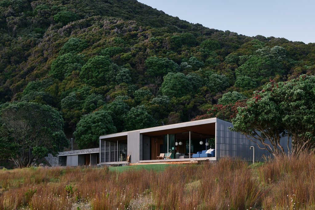 Omata Beach House offers breathtaking ocean views by Herbst Architects
