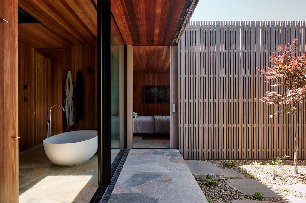 Omata Beach House offers breathtaking ocean views by Herbst Architects