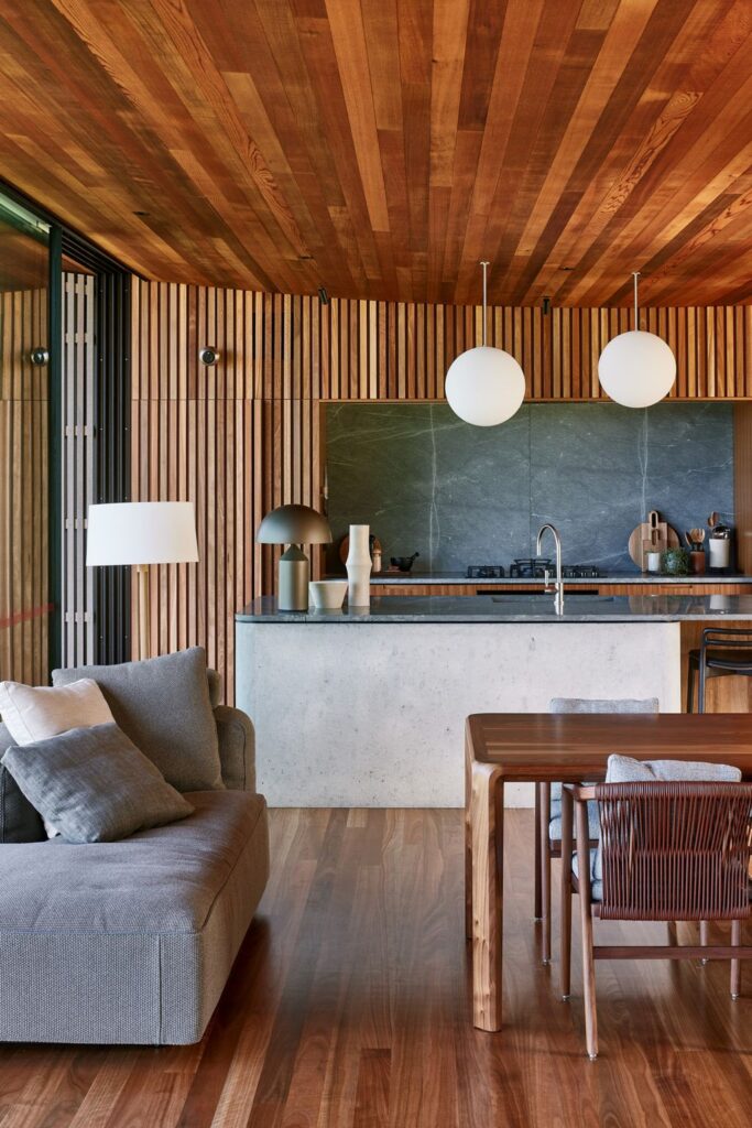 Omata Beach House offers breathtaking ocean views by Herbst Architects 3