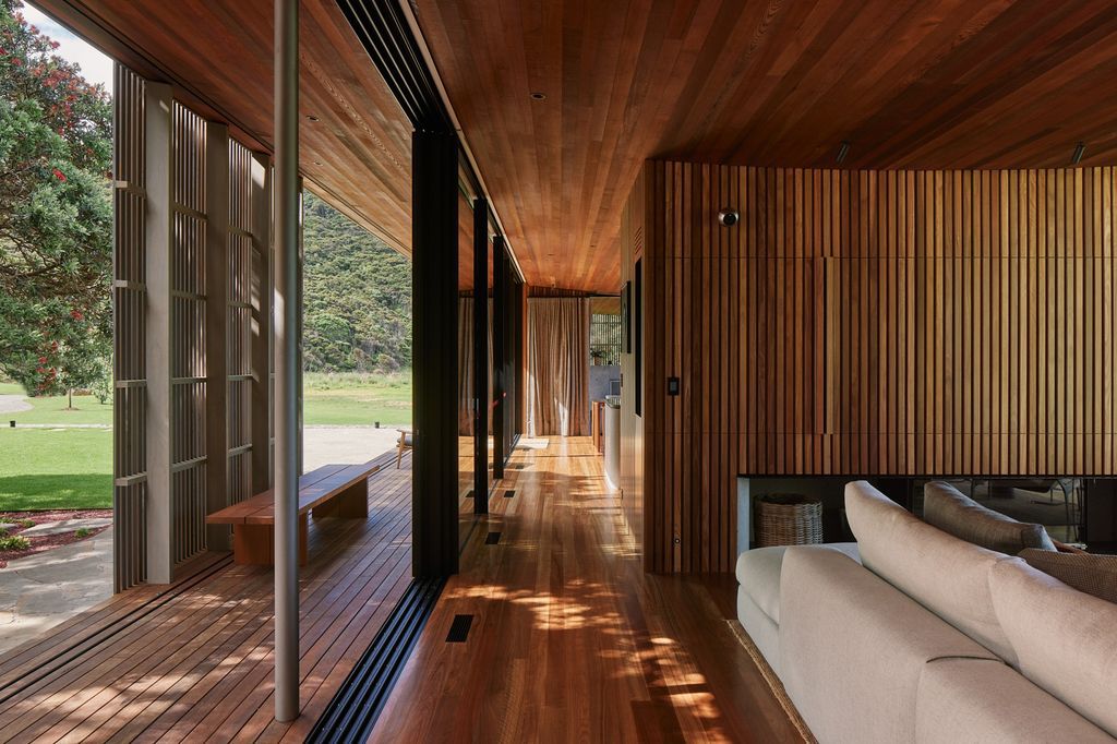 Omata Beach House offers breathtaking ocean views by Herbst Architects