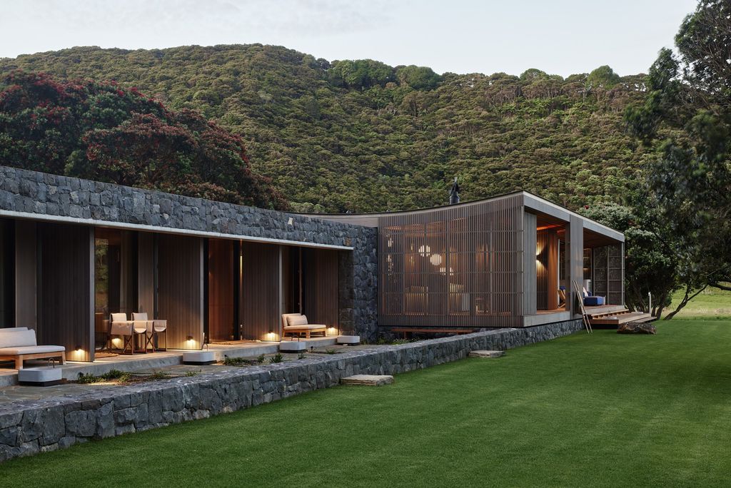 Omata Beach House offers breathtaking ocean views by Herbst Architects