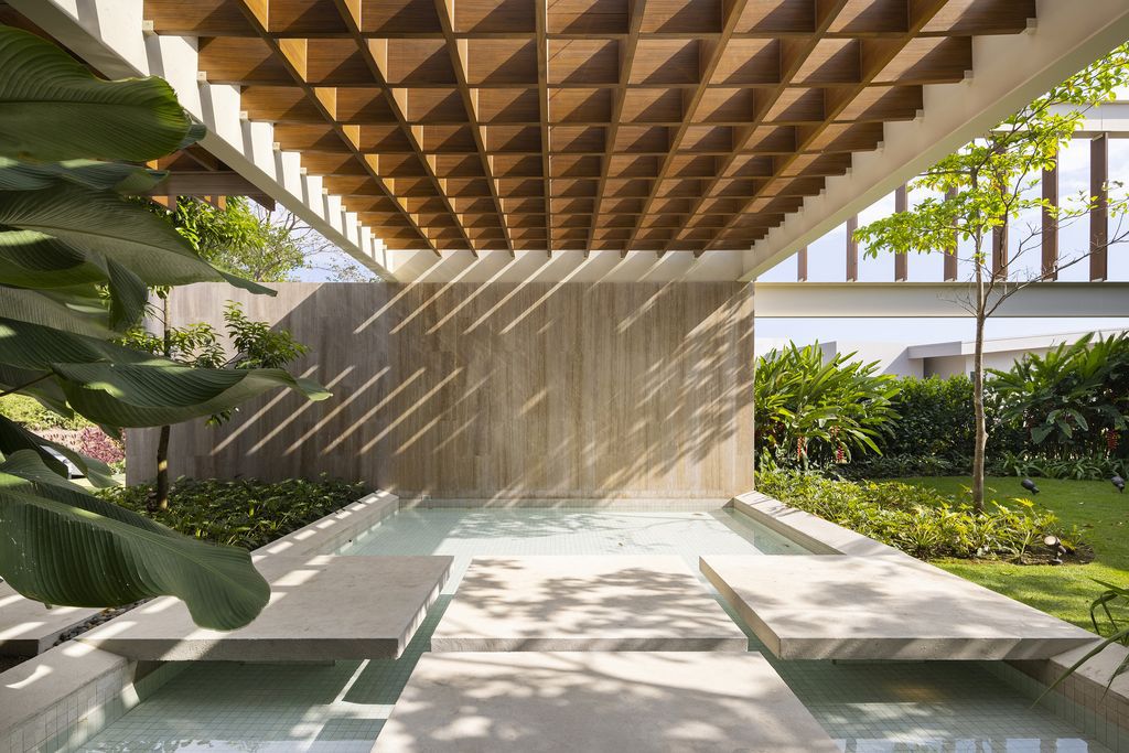 Patio House, Splendid Home with Open plan Design by Garnier Arquitectos