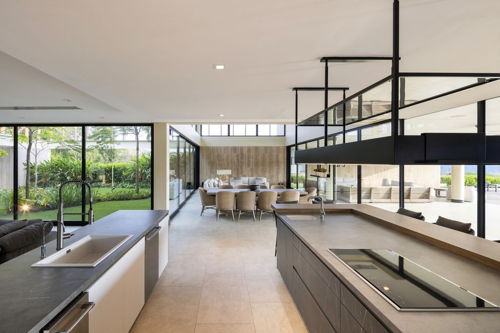 Patio House, Splendid Home with Open plan Design by Garnier Arquitectos
