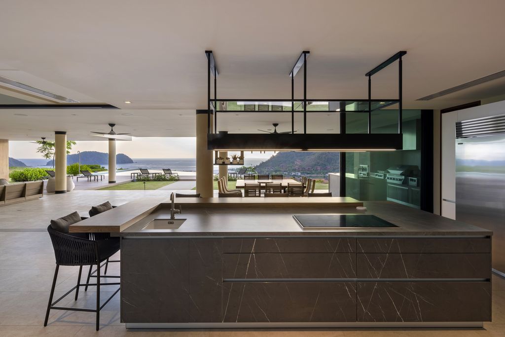 Patio House, Splendid Home with Open plan Design by Garnier Arquitectos