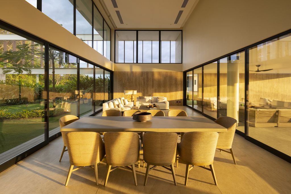 Patio House, Splendid Home with Open plan Design by Garnier Arquitectos