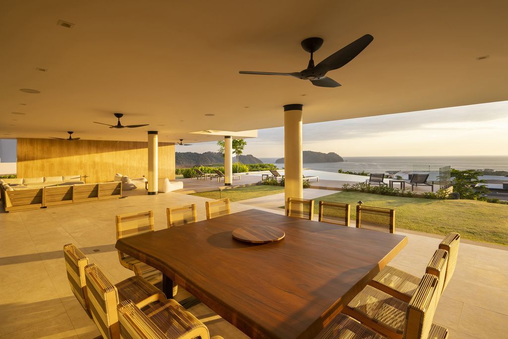 Patio House, Splendid Home with Open plan Design by Garnier Arquitectos