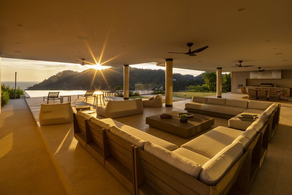 Patio House, Splendid Home with Open plan Design by Garnier Arquitectos