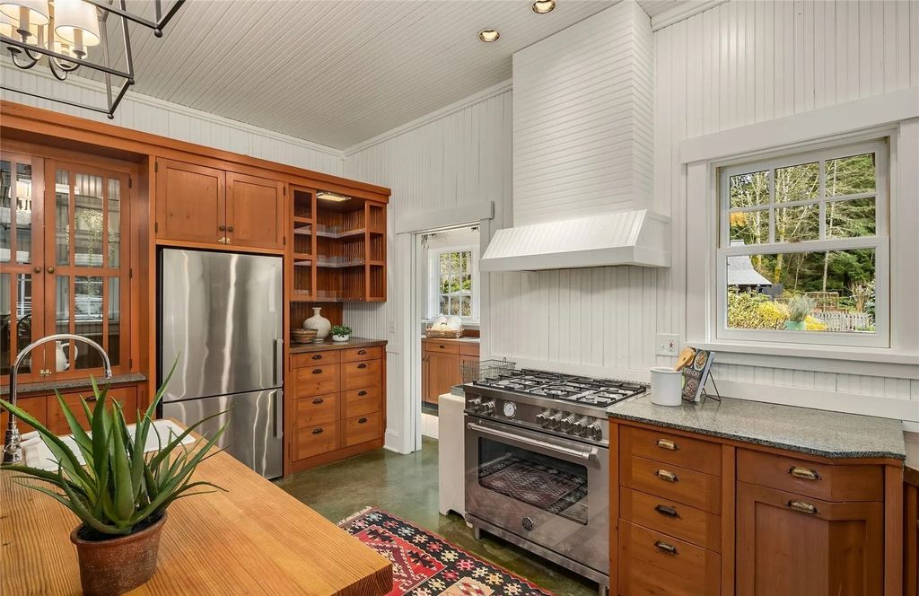 Priced at $4.2M, This Bainbridge Island Home Seamlessly Blends Modern Amenities With Serene Natural Surroundings