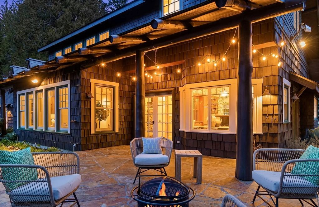 Priced at $4.2M, This Bainbridge Island Home Seamlessly Blends Modern Amenities With Serene Natural Surroundings